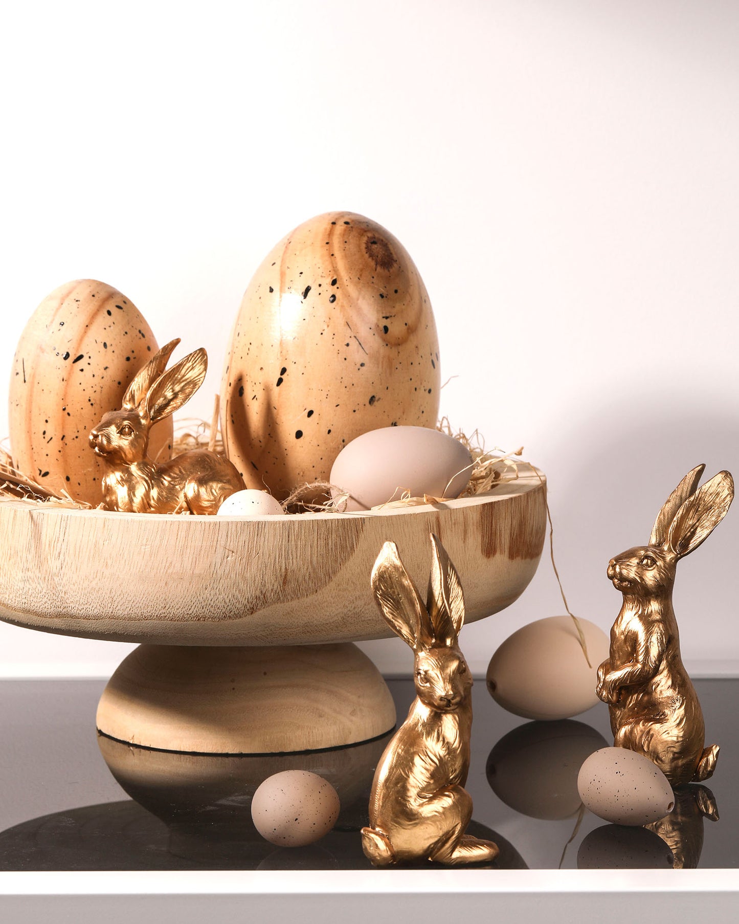 DN DECONATION Resin Gold Easter Bunny Figurines, Small Decorative Easter Bunny Statue Set of 3, Vintage Easter Rabbit Table Home Decoration, Gift